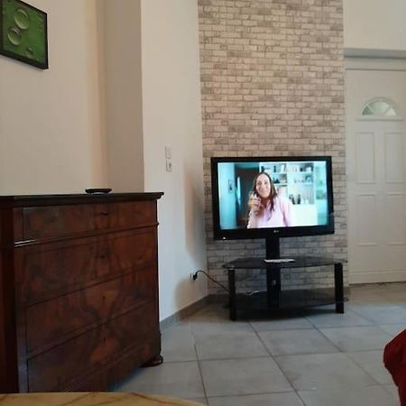 Ferienwohnung Confortable En Hyper Centre Parking Gratuit Dans La Rue Acces Avec Boite A Clee Castres  Exterior foto